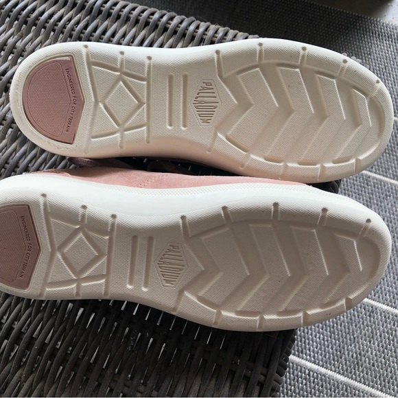 NWOT Palladium women’s rose blush pink sneakers. Size 8 - Picture 6 of 8